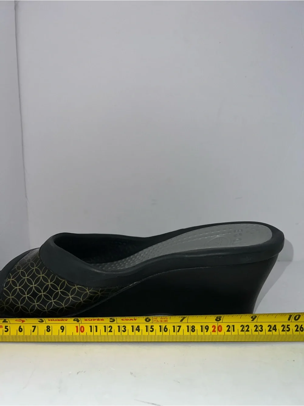 Crocs Black & Gold Wedge Slide Sandals – Women’s Size 8